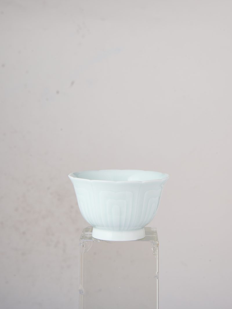 Celadon Glaze Lotus Seat Sunflower-shaped Pressing Hand Cup - Image 3