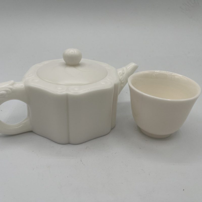 White Porcelain Dragon Head Ruyi Teapot with Horseshoe Cup Set