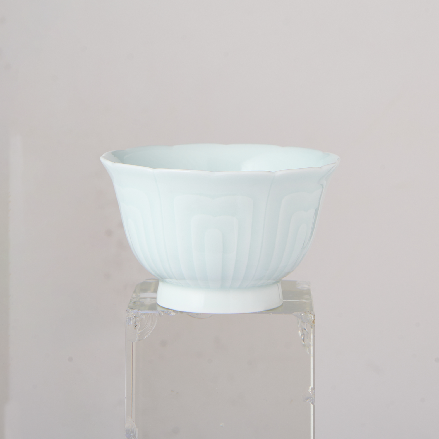 Celadon Glaze Lotus Seat Sunflower-shaped Pressing Hand Cup