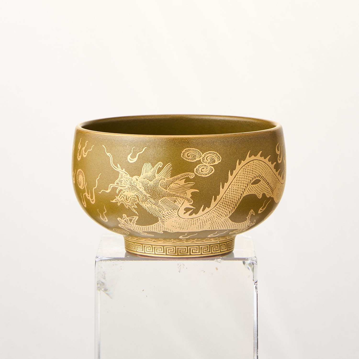 Tea Powder Gold-painted Dragon and Phoenix Round Harmony Cup