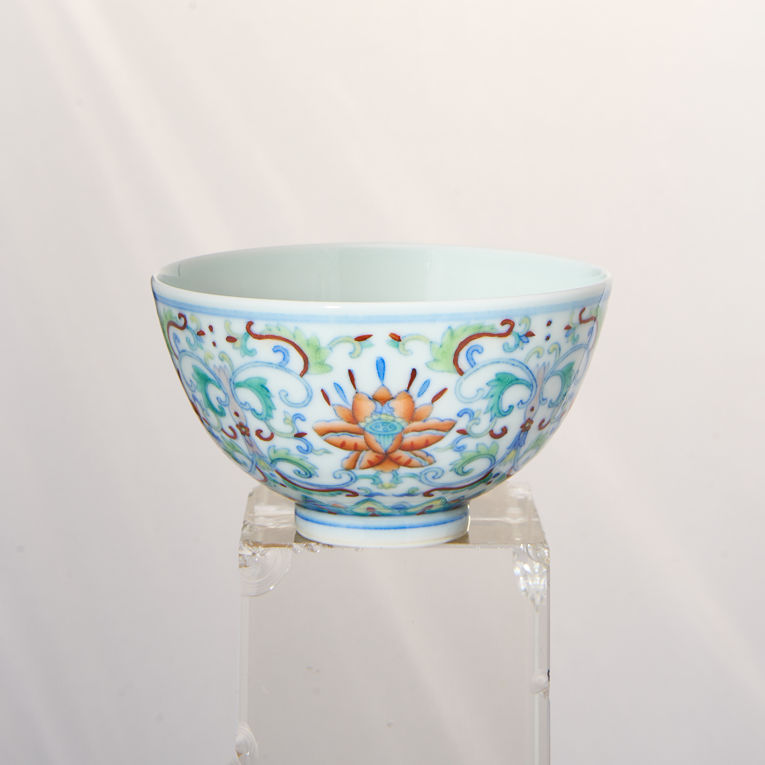 Doucai Honeysuckle Pattern Chicken-heart Cup