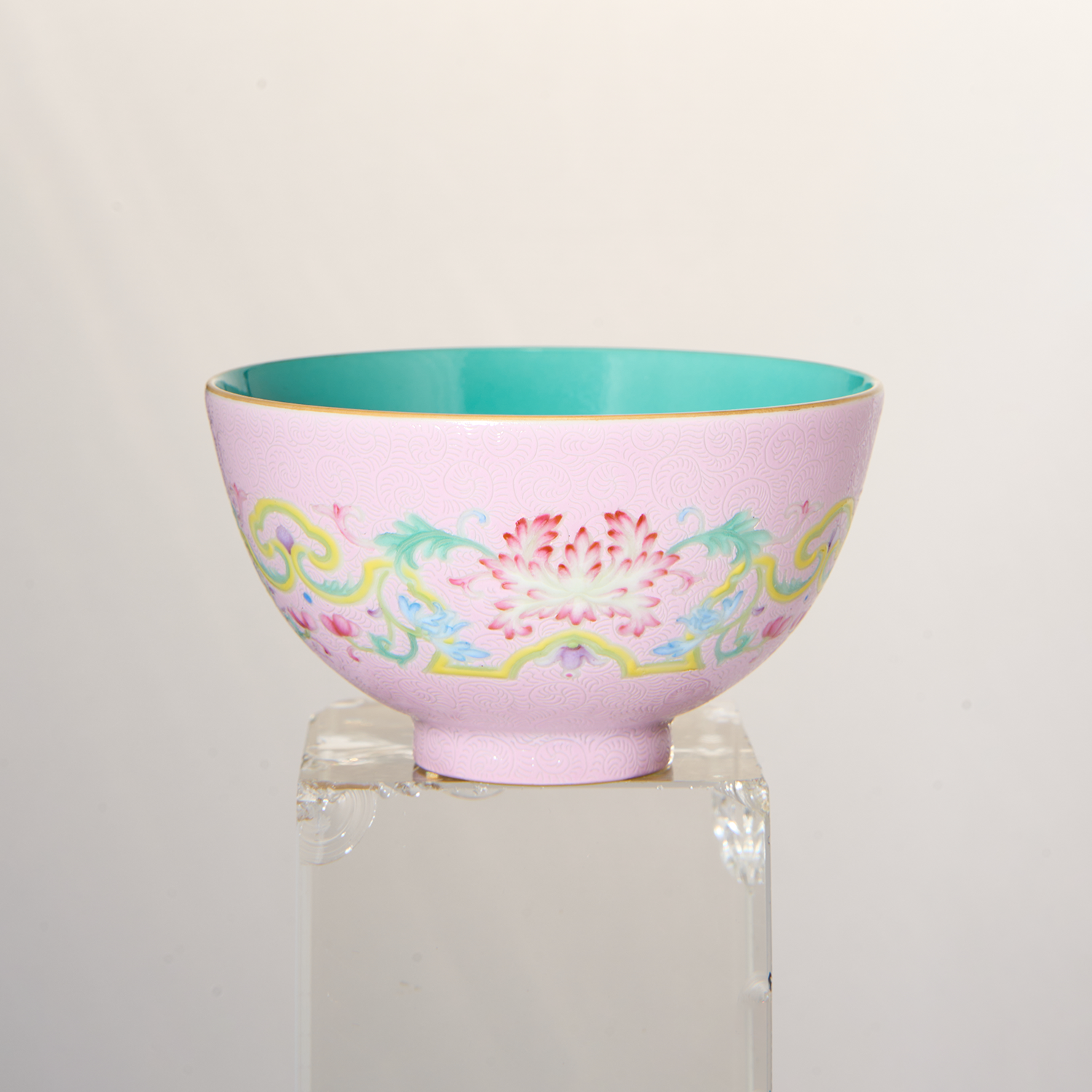 Pink Ground Floral Lotus Scroll Master Cup