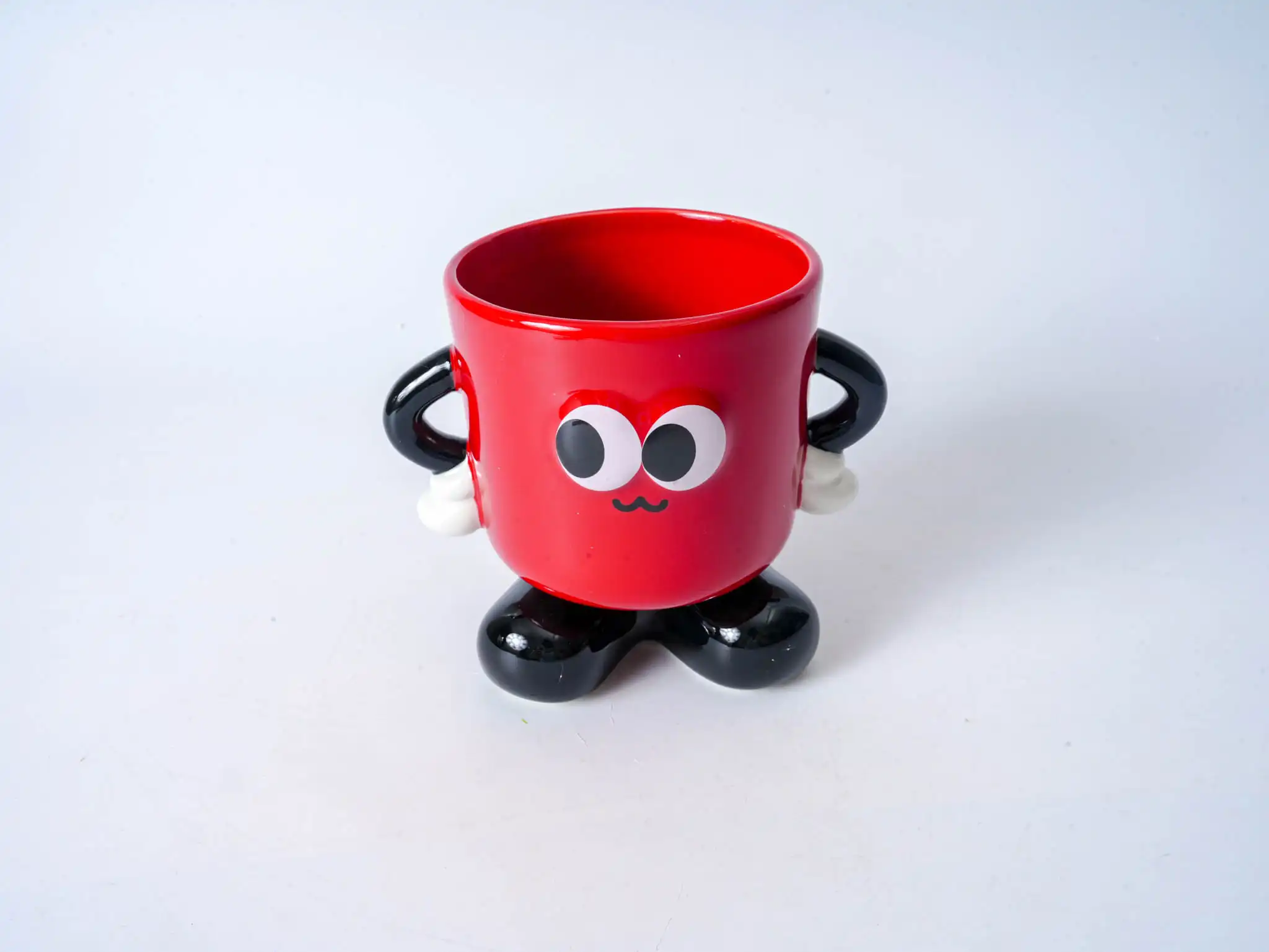 Big-Eyed Hugging Jar Red