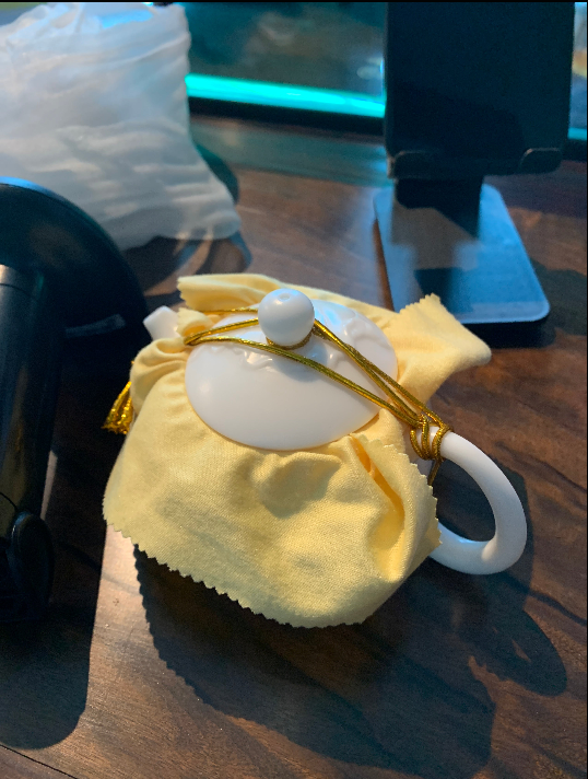 White Porcelain Lotus Style Xishi Teapot with Ruoshi Cup Set