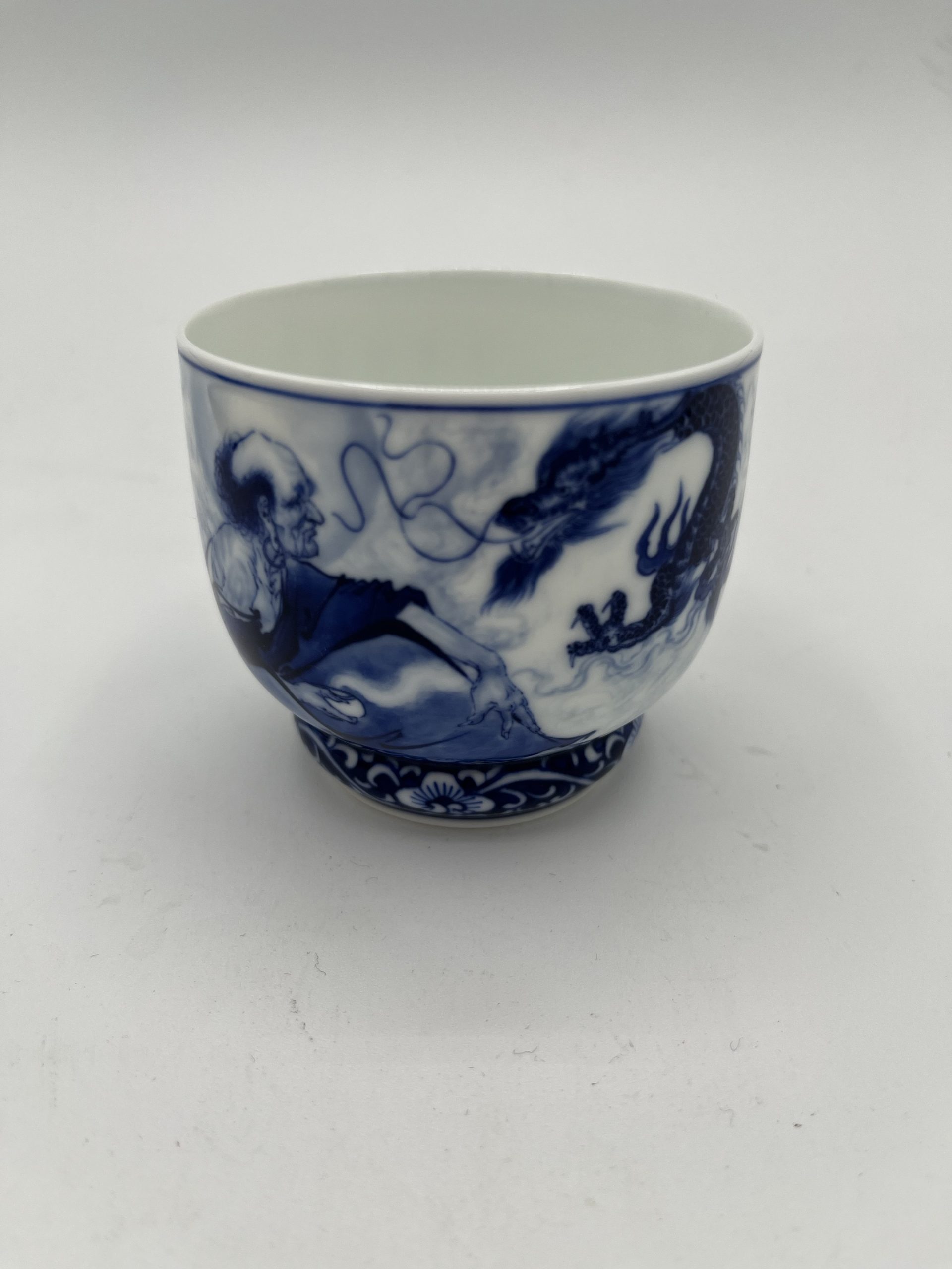 Jingdezhen Hand-painted Dragon Subduing Cup